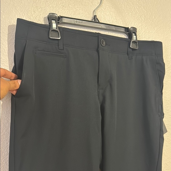 Under Armour Women’s Fitted UPF 30 Black Golf Pants - Picture 4 of 6